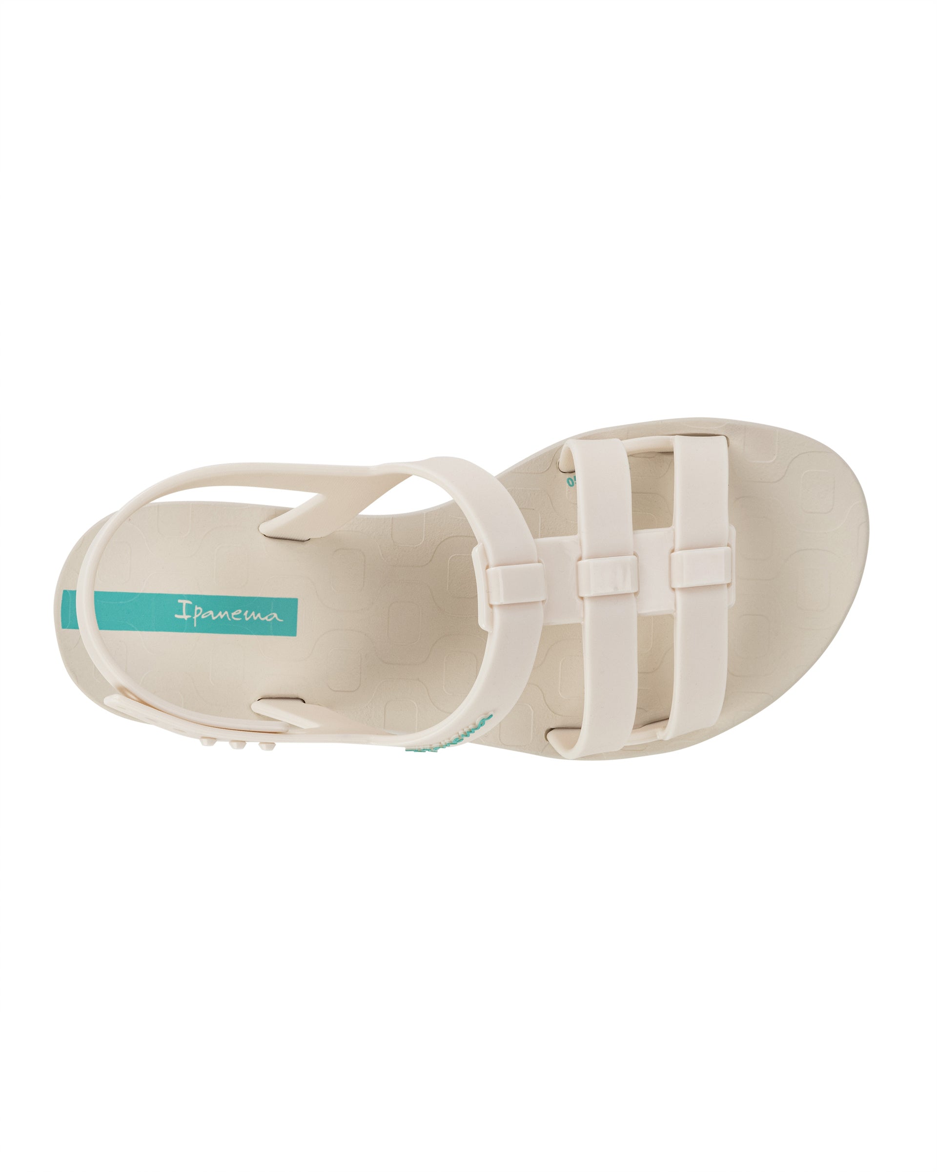 Top view of a beige Ipanema Class Go women's sandal.