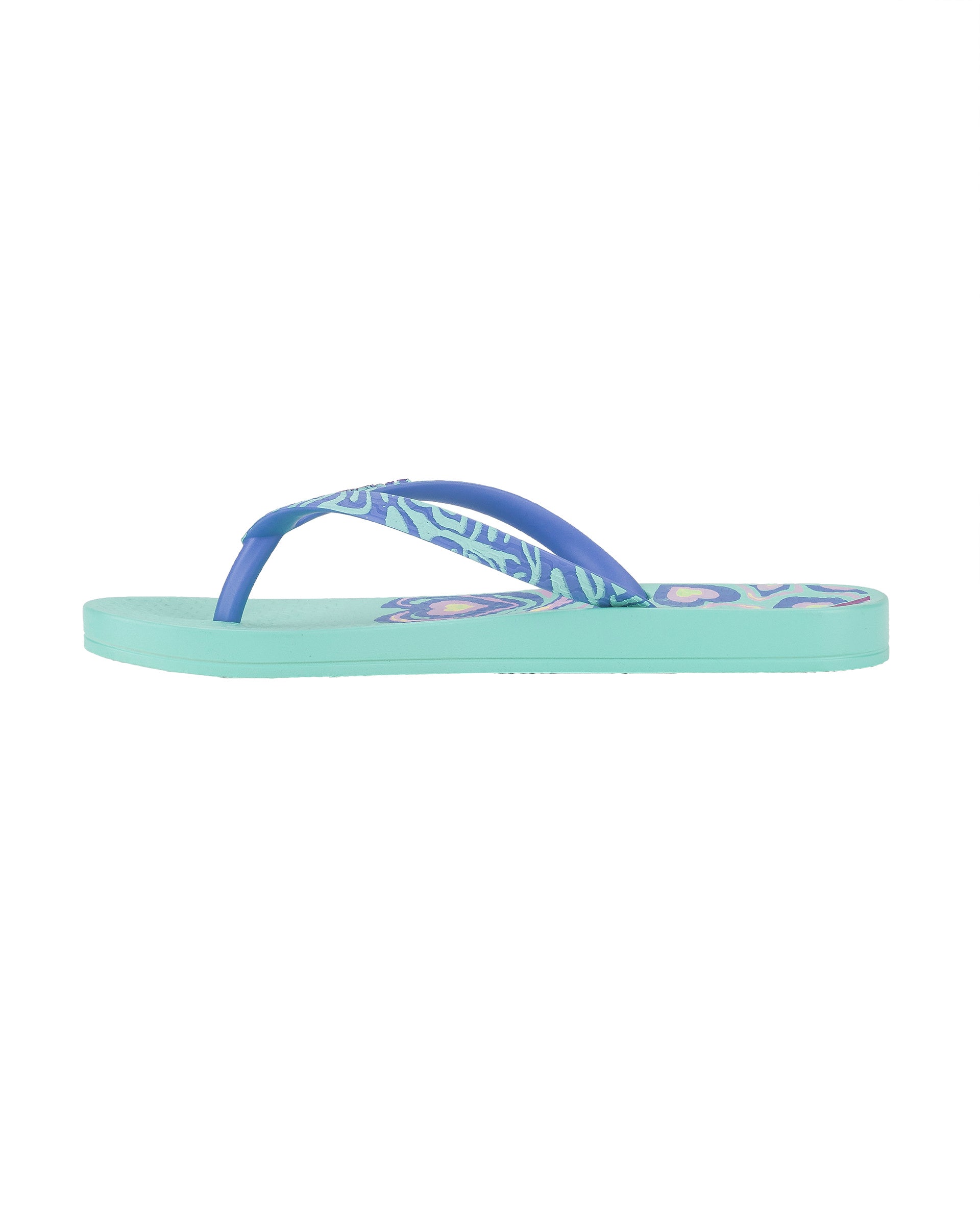 Inner side view of a green Ipanema Nostalgic Hearts kid's flip flop with heart outlines on insole and blue strap.